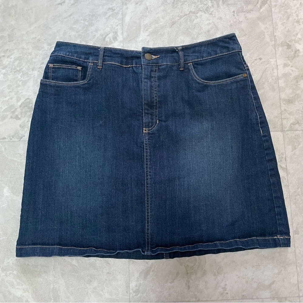 Croft and Barrow women’s jean skort size 10